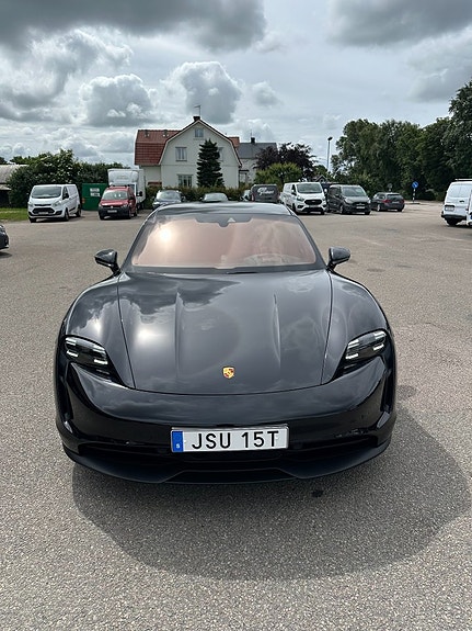 Porsche Taycan 3 of 5