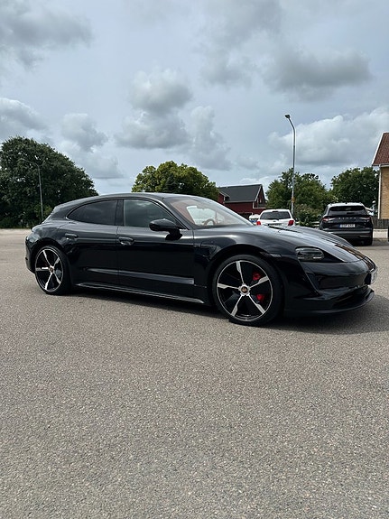 Porsche Taycan 4 of 5