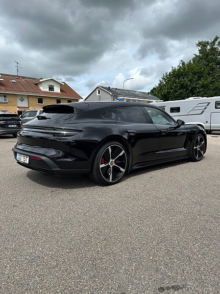 Porsche Taycan 5 of 5