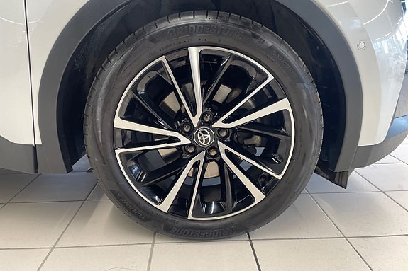 Toyota C-HR 17 of 21