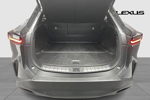 Lexus RZ350e 9 of 15