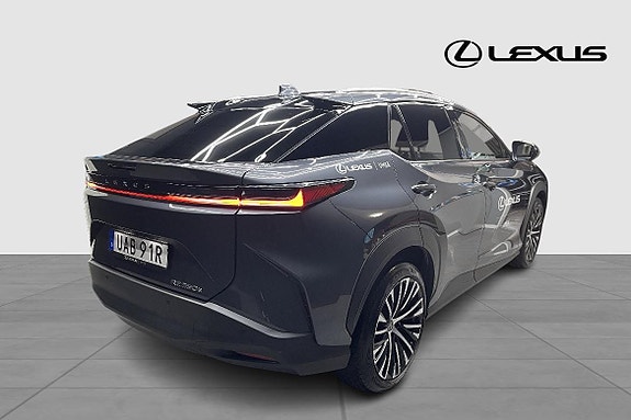 Lexus RZ350e 7 of 15