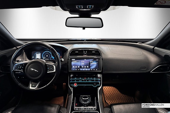 Jaguar XE 16 of 29