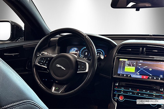 Jaguar XE 17 of 29