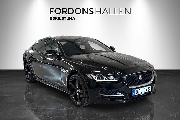 Jaguar XE 3 of 5
