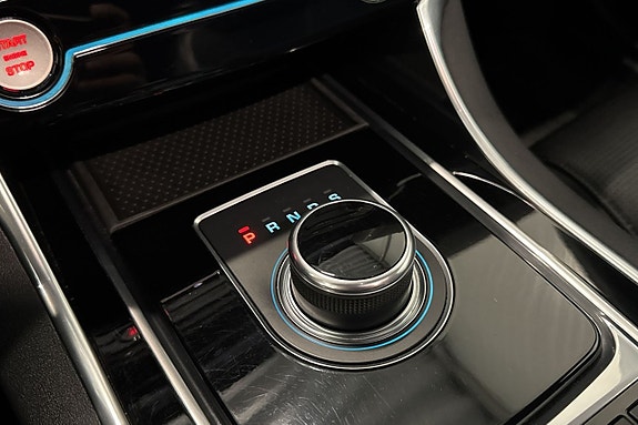 Jaguar XE 26 of 29