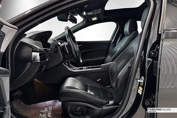 Jaguar XE 12 of 29