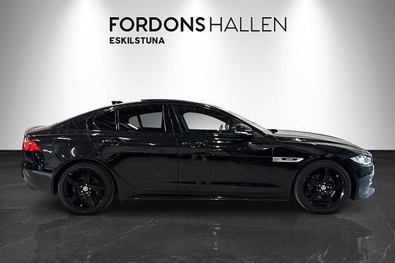 Jaguar XE 4 of 5