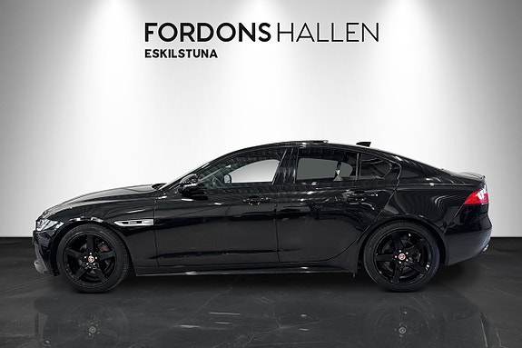 Jaguar XE 8 of 29