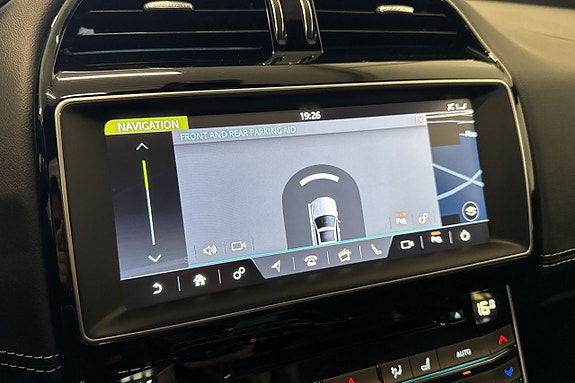 Jaguar XE 23 of 29