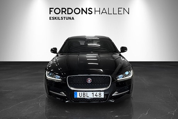 Jaguar XE 2 of 5