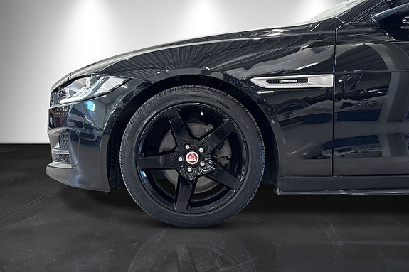 Jaguar XE 9 of 29