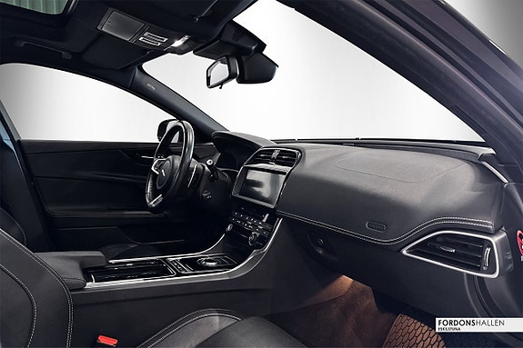 Jaguar XE 29 of 29
