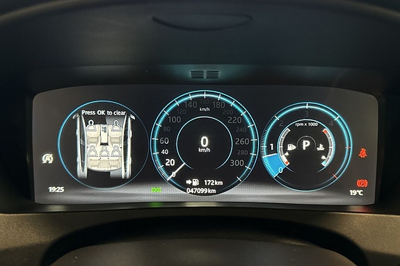Jaguar XE 18 of 29