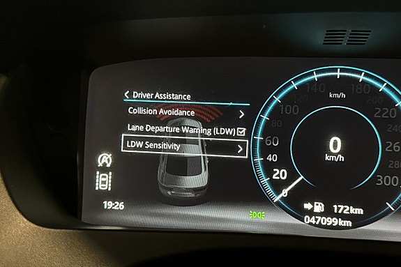 Jaguar XE 20 of 29