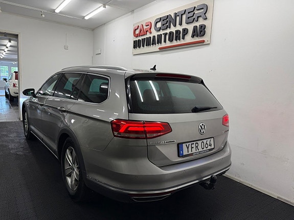 Volkswagen Passat Alltrack 3 of 5
