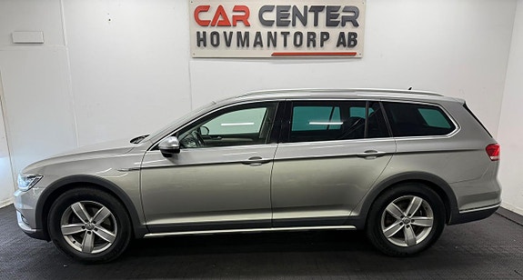 Volkswagen Passat Alltrack 2 of 5