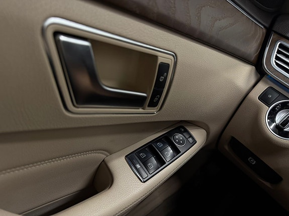 Mercedes-Benz E300 11 of 22
