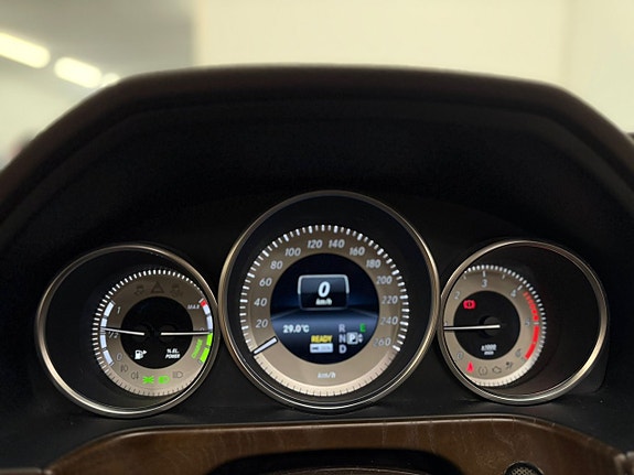 Mercedes-Benz E300 10 of 22