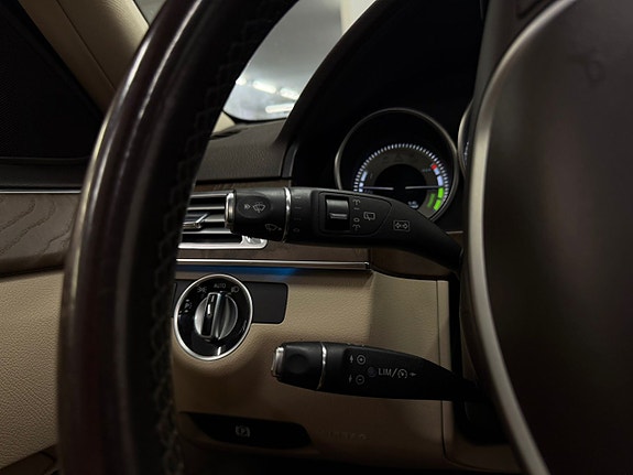 Mercedes-Benz E300 14 of 22