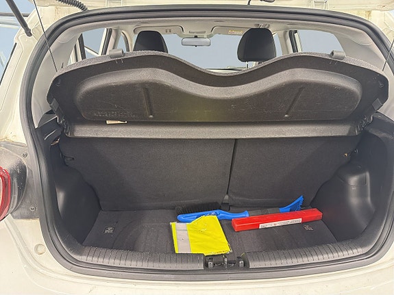 Hyundai i10 12 of 19