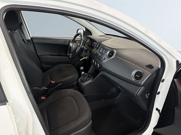 Hyundai i10 10 of 19
