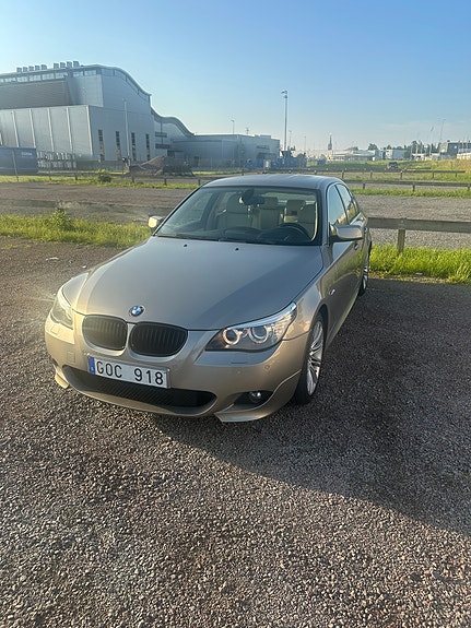 BMW 530d 2 of 5
