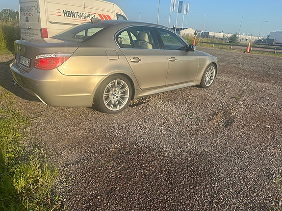 BMW 530d 3 of 5