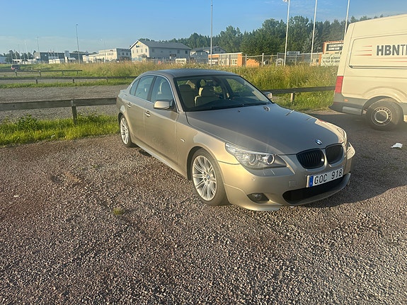 BMW 530d 4 of 5
