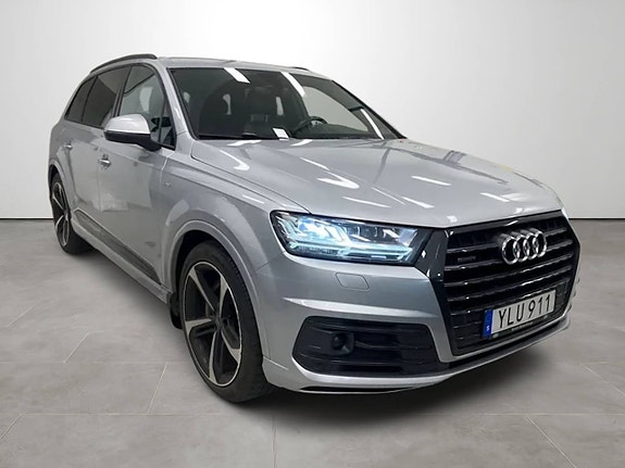 Audi Q7 2 of 5