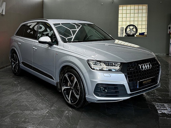 Audi Q7 3 of 5