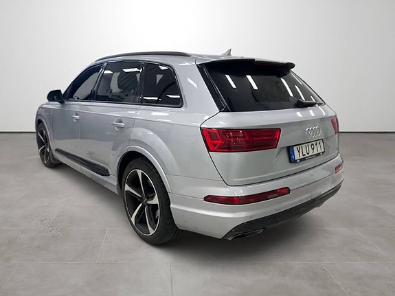 Audi Q7 3 of 5