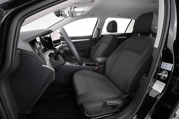 Volkswagen Golf VIII 14 of 23