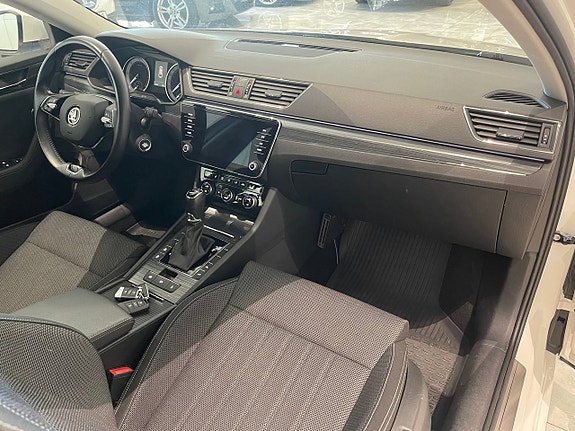 Skoda Superb 24 of 28
