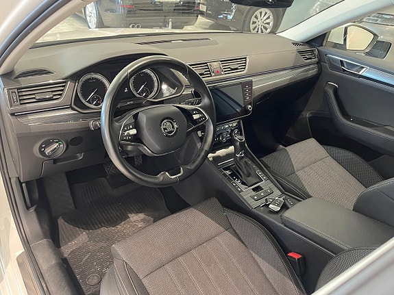 Skoda Superb 9 of 28