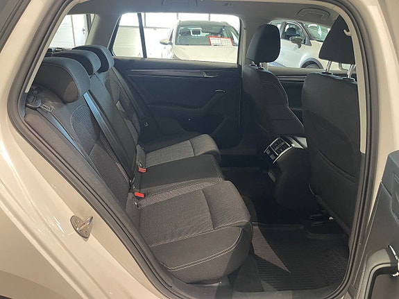 Skoda Superb 22 of 28