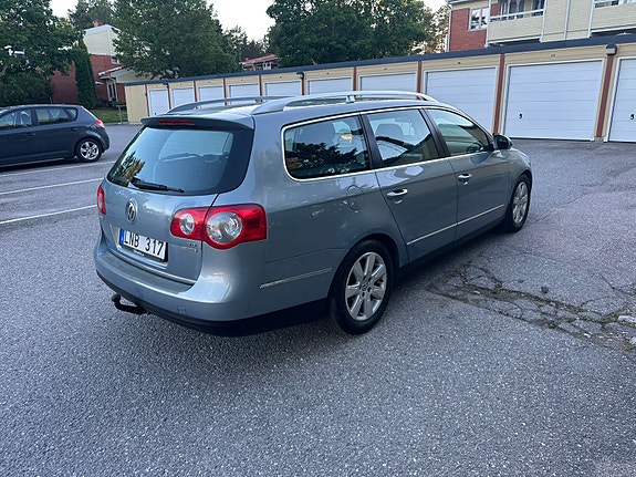 Volkswagen Passat 2 of 5