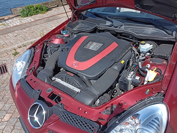 Mercedes-Benz SLK350 2 of 4