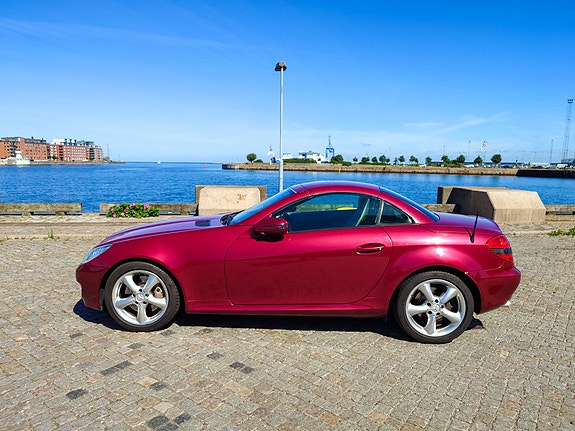 Mercedes-Benz SLK350 4 of 4