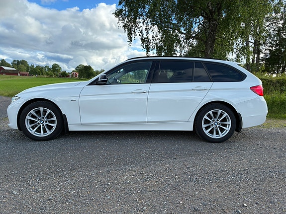 BMW 320d 2 of 5