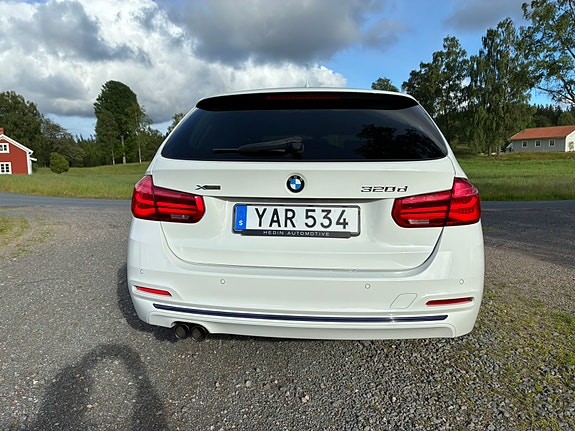 BMW 320d 4 of 5