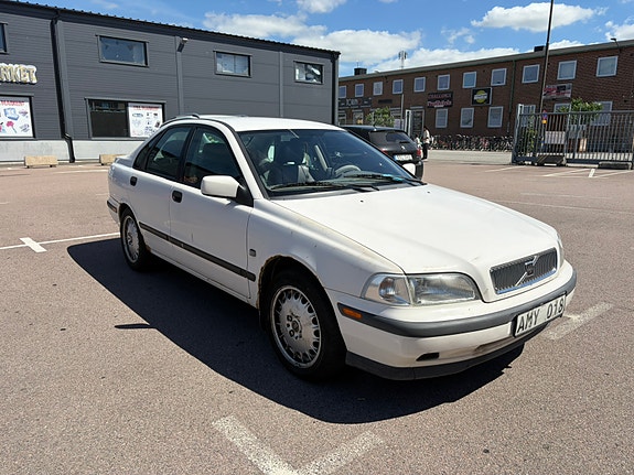 Volvo S40 2 of 5