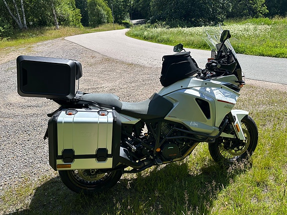 KTM 1290 Super Adventure 2 of 8