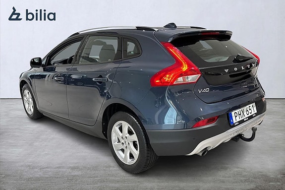 Volvo V40 Cross Country 2 of 5