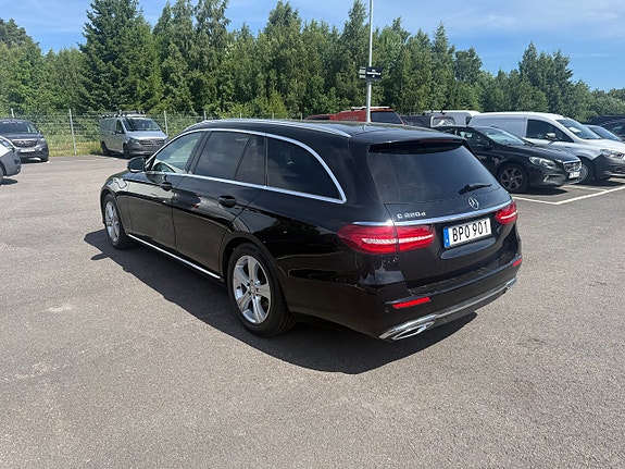 Mercedes-Benz E220 2 of 5