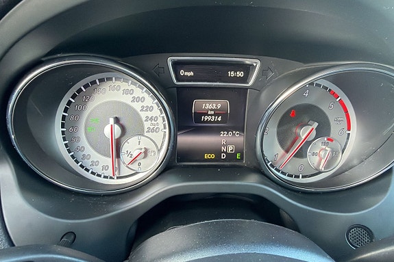 Mercedes-Benz CLA220 10 of 15