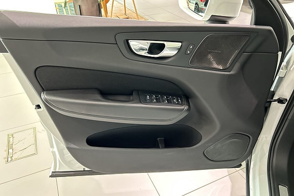 Volvo XC60 11 of 16