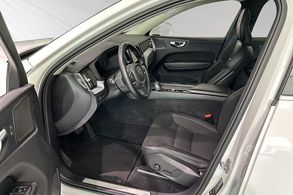 Volvo XC60 7 of 16