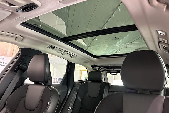 Volvo XC60 10 of 16