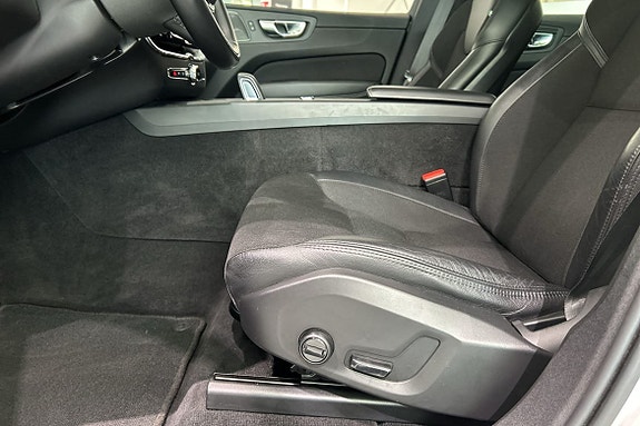 Volvo XC60 8 of 16